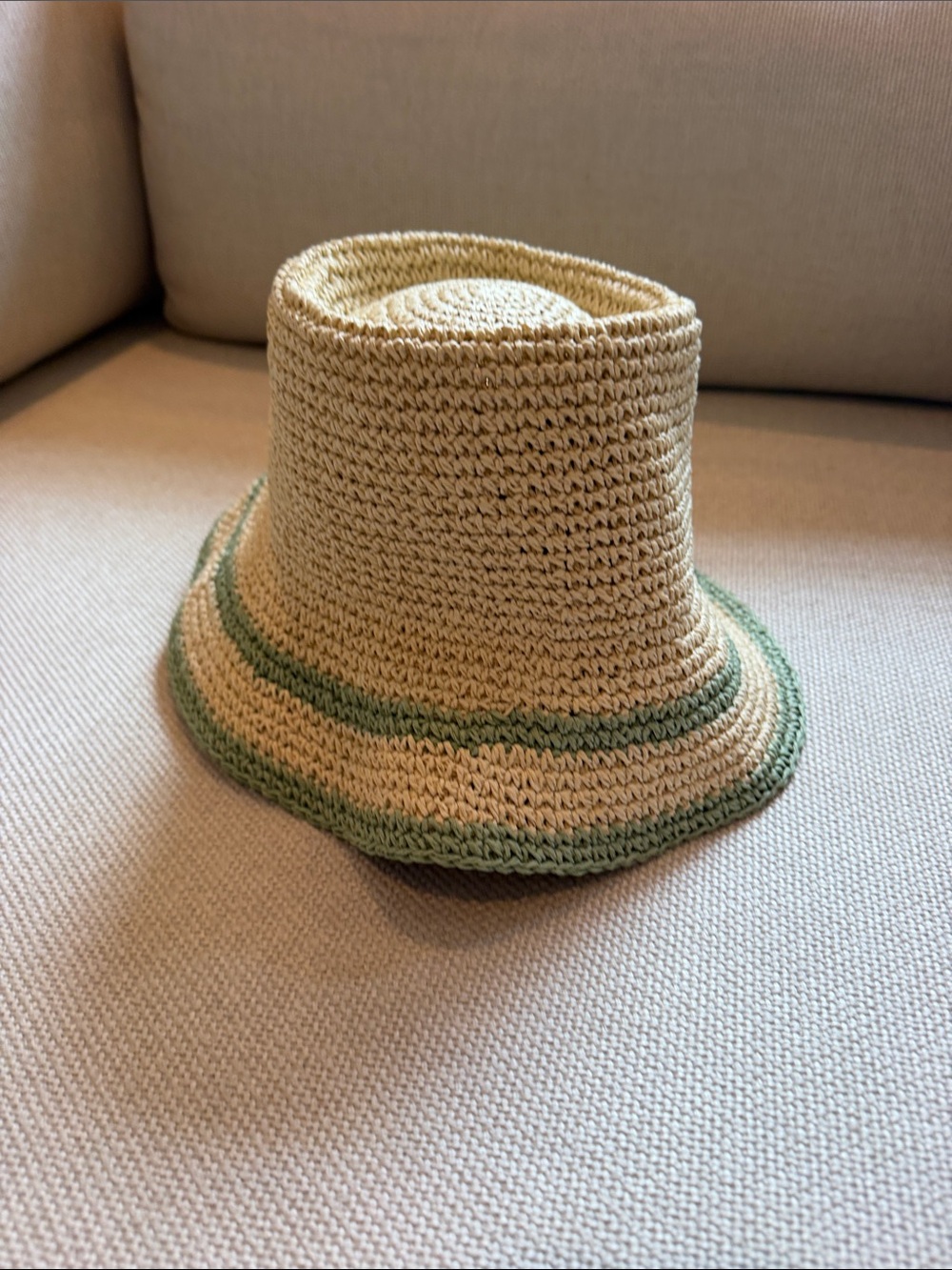 Womenโs Crochet Bucket Hat in Natural with Green Trim
